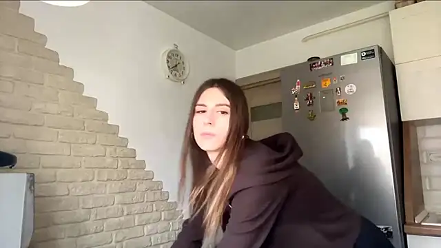 ZaraGuyette live cam on StripChat