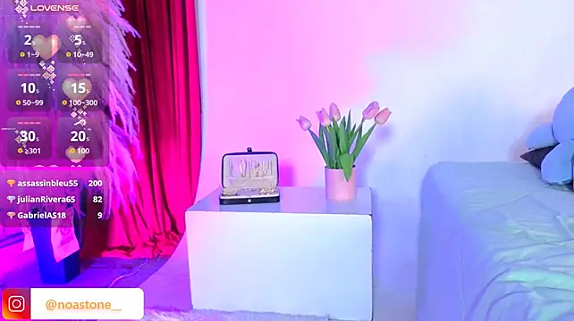 noastone__ live cam on StripChat