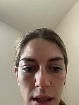 Bellalolahot webcam