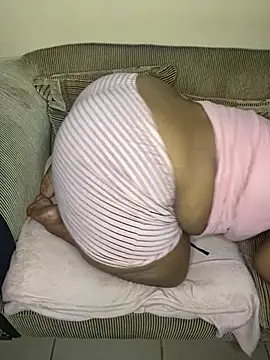 Amandious live cam on StripChat