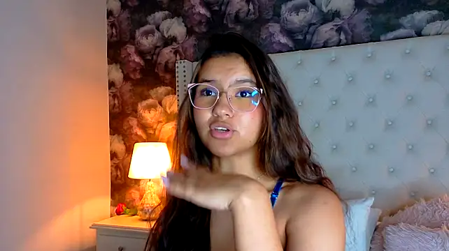 VictoriaNavarro live cam on StripChat