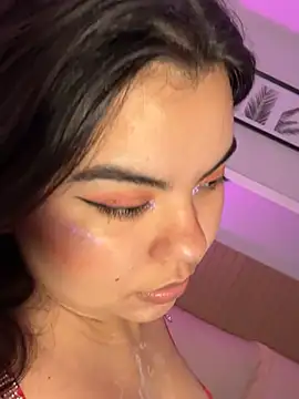 klhoe_boobs live cam on StripChat