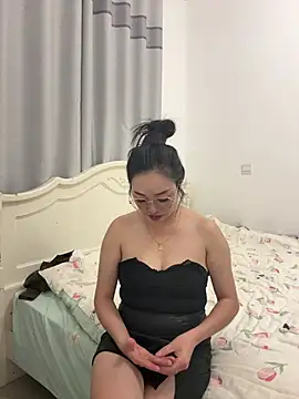 Linn_09 live cam on StripChat