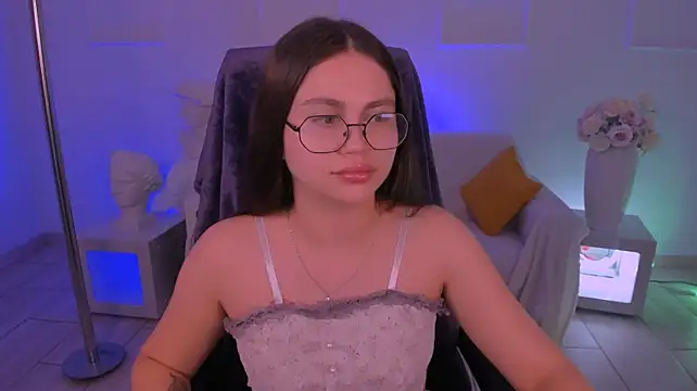 MissTessaGlow live cam on StripChat