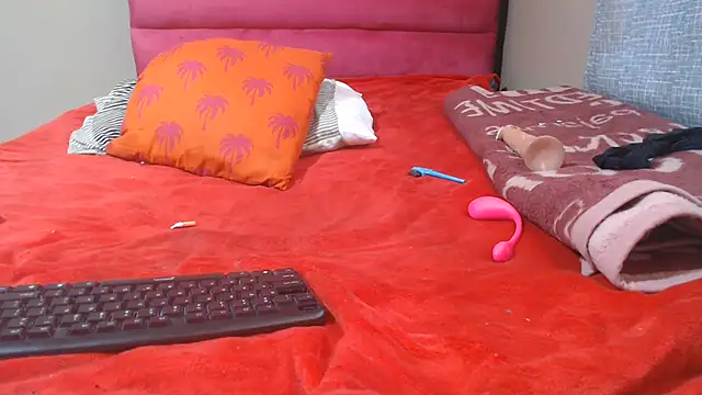 FreshVirgin live cam on StripChat