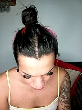 Modelo: kimtatuada