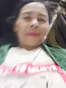 Kiki_sexyy live cam on StripChat