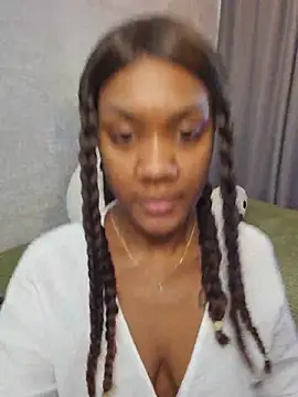 Eva_Nahomi