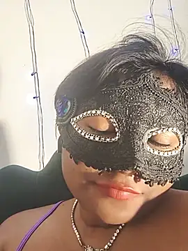 DIRTYSECRET_QUEEN_07
