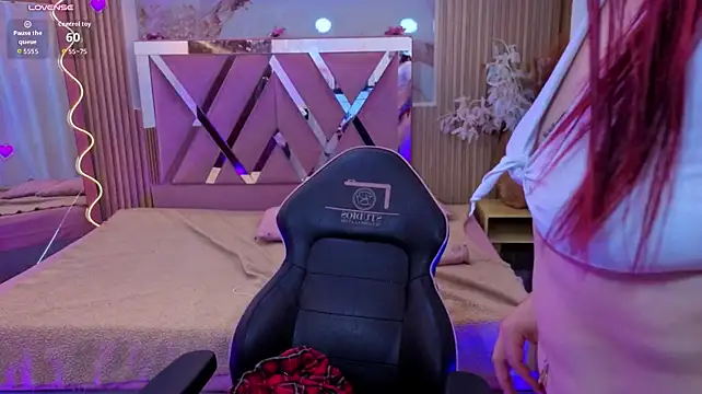 ANNE_TAY1