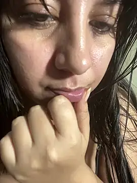 naomi01 live cam on StripChat