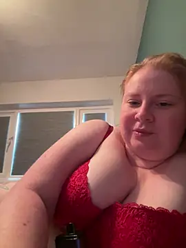 Curvy-GingeXX live cam on StripChat