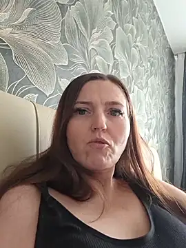 MilaMature live sex cam