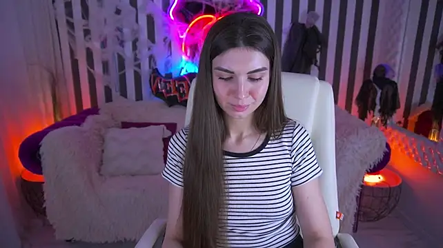 KylieJoyys live cam on StripChat