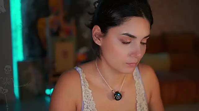 _allie_ (F young) - Under the desk POV orgasm