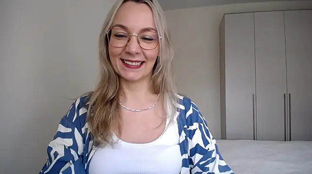 ava_elior (F milf) - Plastic palm tree