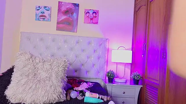 aliyah_sweet live cam on StripChat