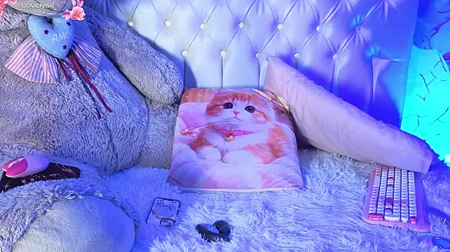 Luna_Sissy_ live cam on StripChat