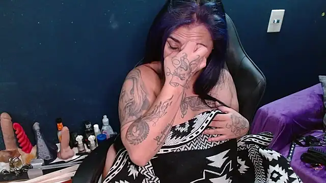 Alexa_Slavehot777 live cam on StripChat