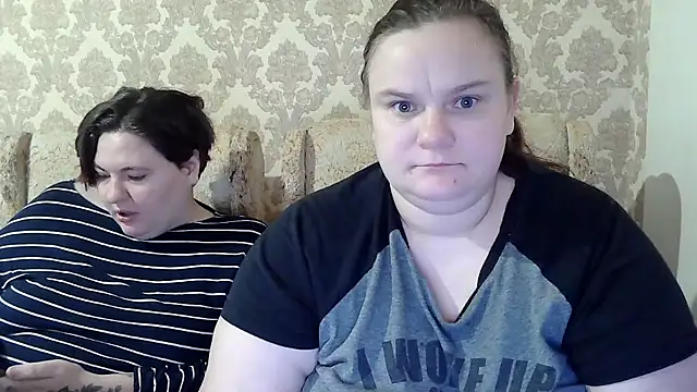 EmmaXKristall live cam on StripChat