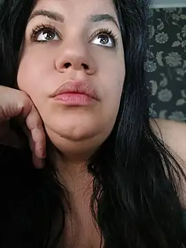 Your_hot_escape live sex cam
