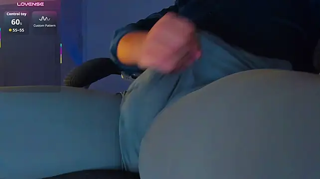 BulgeArt live cam on StripChat