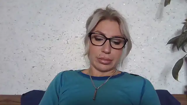 fox_red_lady7 live cam on StripChat