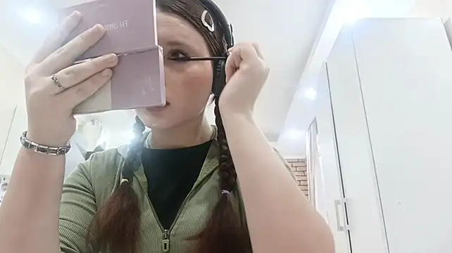 MindaBrodnicki live cam on StripChat