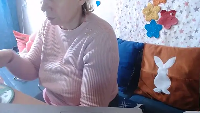 QueenLana live cam on StripChat