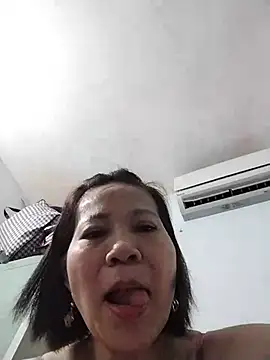 MYAMYA20 live cam on StripChat