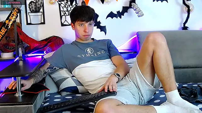 thomasedisonn (M twink) - naked striptease