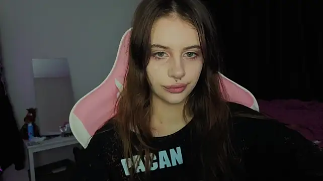 evvaavve live cam on StripChat