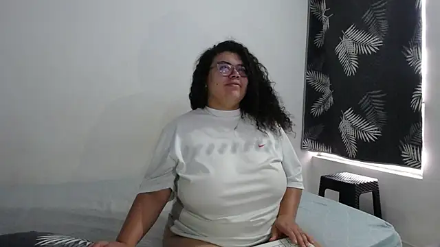 mabigomez00 live cam on StripChat