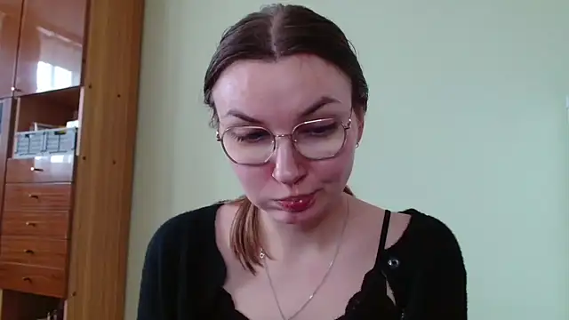 LooveELLYx live cam on StripChat