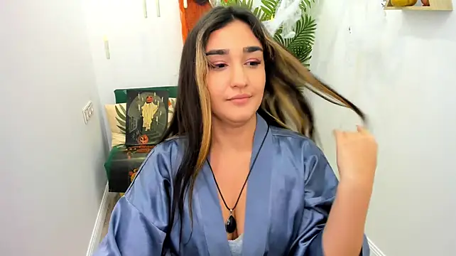 GoldenHeart_1 live cam on StripChat