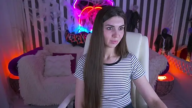 KylieJoyys live cam on StripChat
