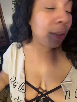RoxieVoss live cam on StripChat
