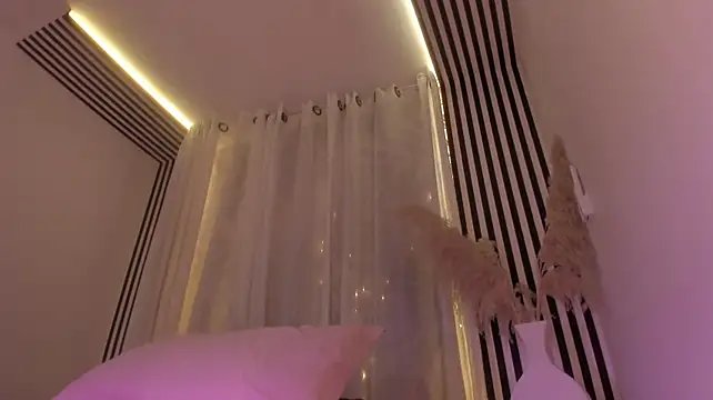 Samaantha-White live cam on StripChat