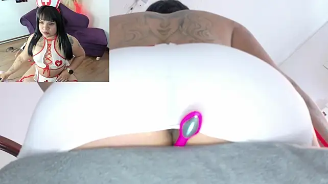 emma_sexxy live cam on StripChat