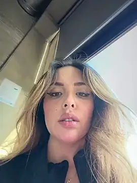 Alirawrz live cam