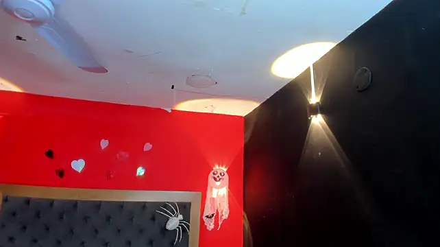 YayaHilton live cam on StripChat