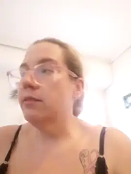Saryyta live cam on StripChat