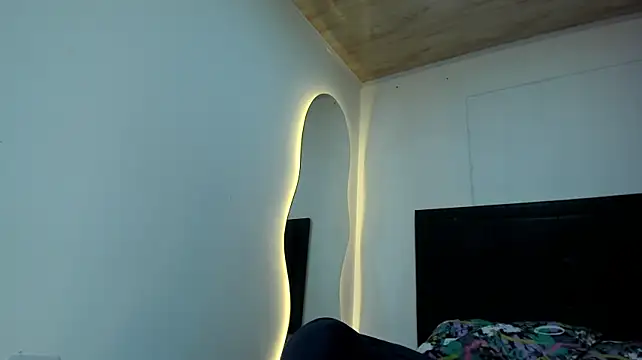 BustyGlow live cam on StripChat