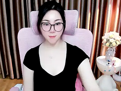 Helen_202 live cam on StripChat
