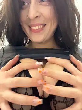 holly_play (F young) - flash BIG ass+ twerk in public