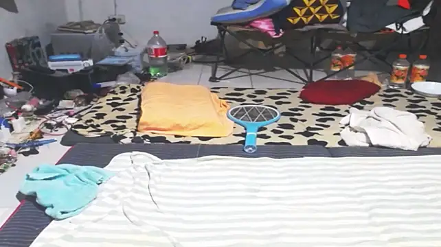 1CuteAndSexy69 live cam on StripChat