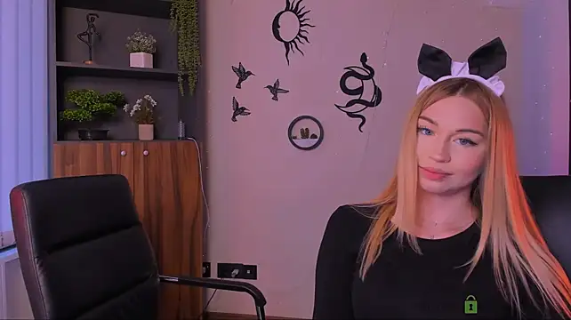 angie_foxy1