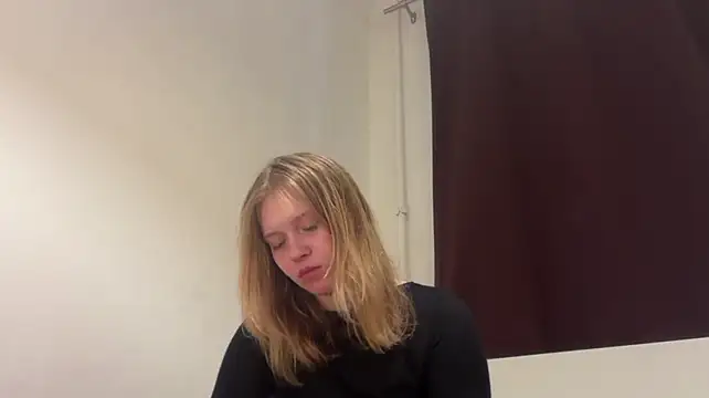 EliseDeschner live cam on StripChat