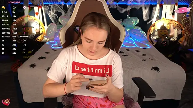 FoxyShy live cam on StripChat
