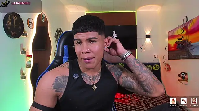 damian_latinxxx (M young) - 😈take off your shirt